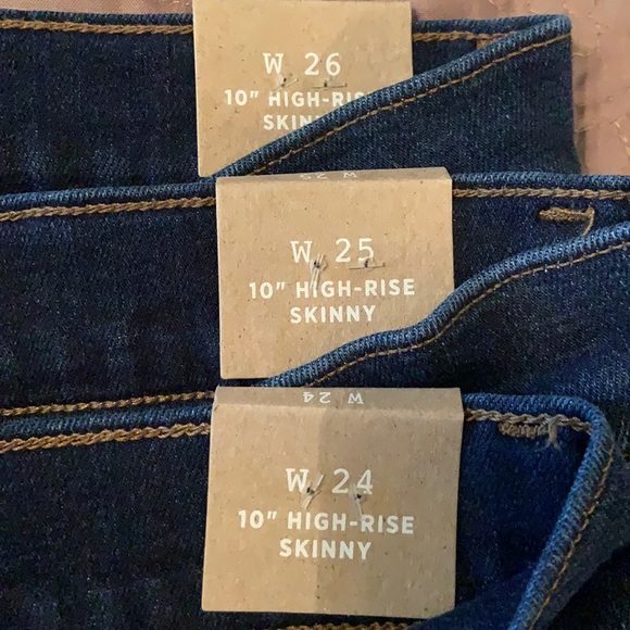 16. Madewell 10” High Rise Skinny Jeans in Hayes Wash - Picture 12 of 16